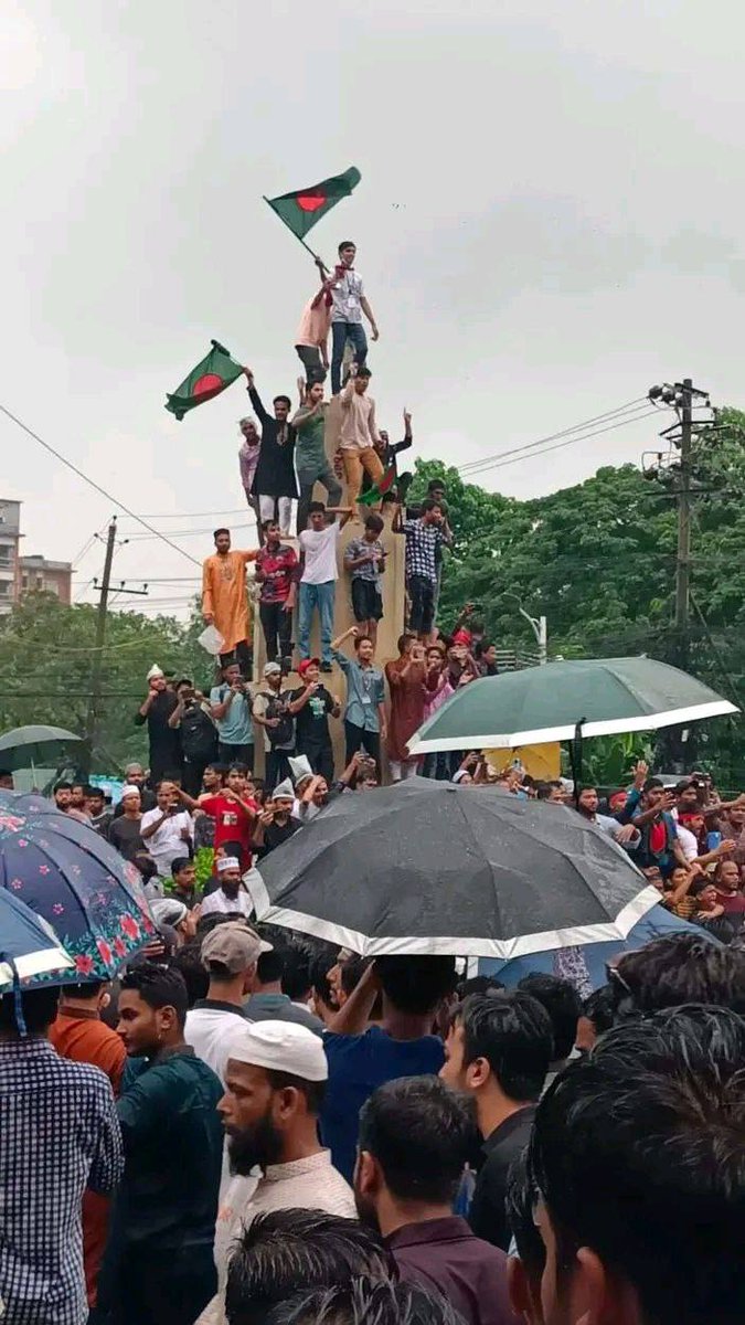 Md_Shajib1's tweet photo. বীর চট্রলা।  🔥
নিউমার্কেট, চট্রগ্রাম। আজকের ছবি https://t.co/WfJWgzlZuT