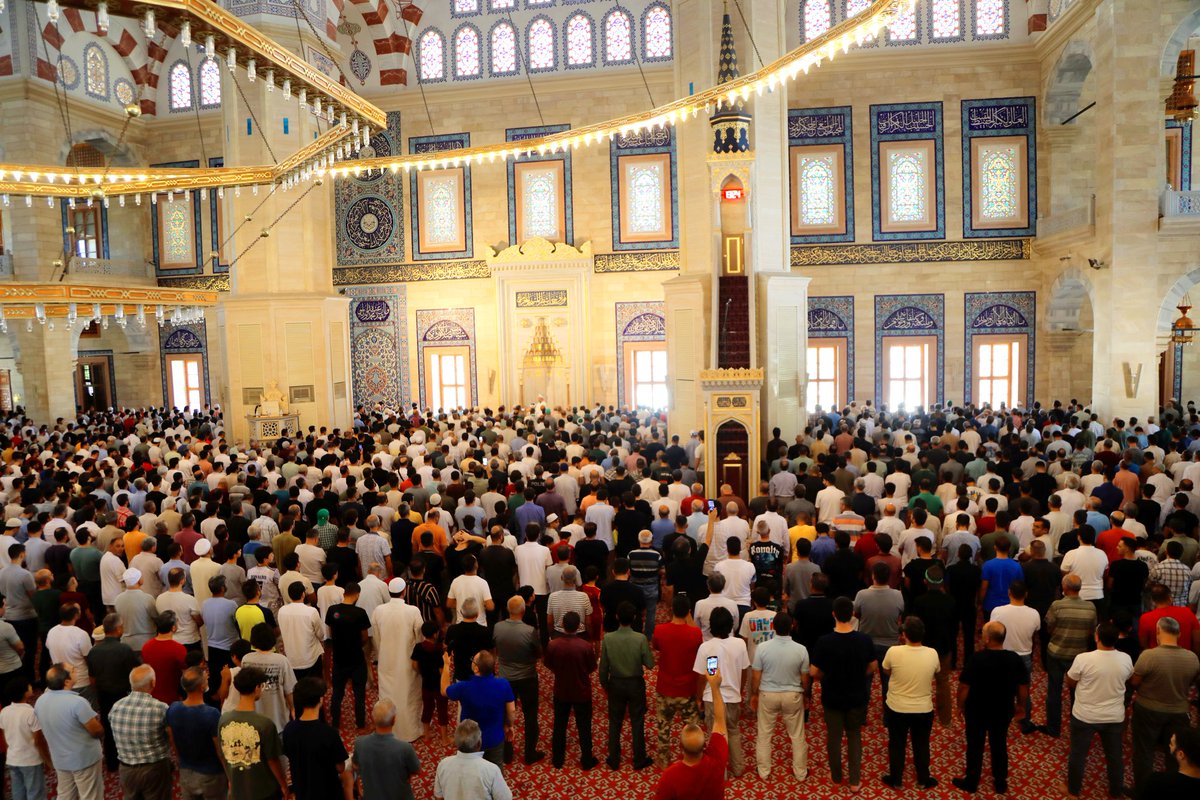 mehmetsezer01's tweet photo. #Cuma Namazı sonrasında Şehit İsmail Haniye için #Adana Merkez Cami'nde gıyabi cenaze namazı kıldık.
 
Namazın ardından tüm şehitlerimiz için ve #Kudüs'ün özgürlüğüne kavuşması niyazıyla dua ettik.

Rabbim bizleri de şehit gibi yaşayan ve can emanetini şehit olarak teslim eden kullarından eylesin.