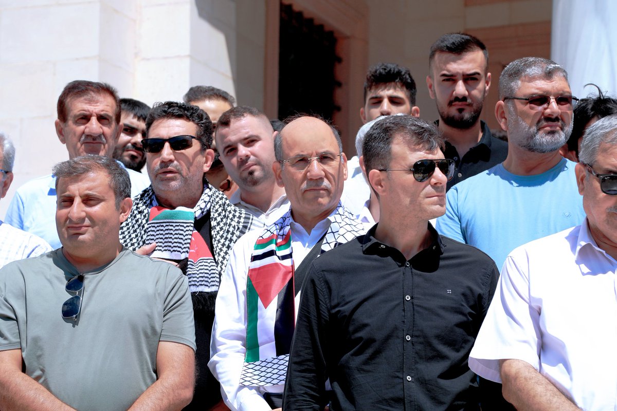 mehmetsezer01's tweet photo. #Cuma Namazı sonrasında Şehit İsmail Haniye için #Adana Merkez Cami'nde gıyabi cenaze namazı kıldık.
 
Namazın ardından tüm şehitlerimiz için ve #Kudüs'ün özgürlüğüne kavuşması niyazıyla dua ettik.

Rabbim bizleri de şehit gibi yaşayan ve can emanetini şehit olarak teslim eden kullarından eylesin.