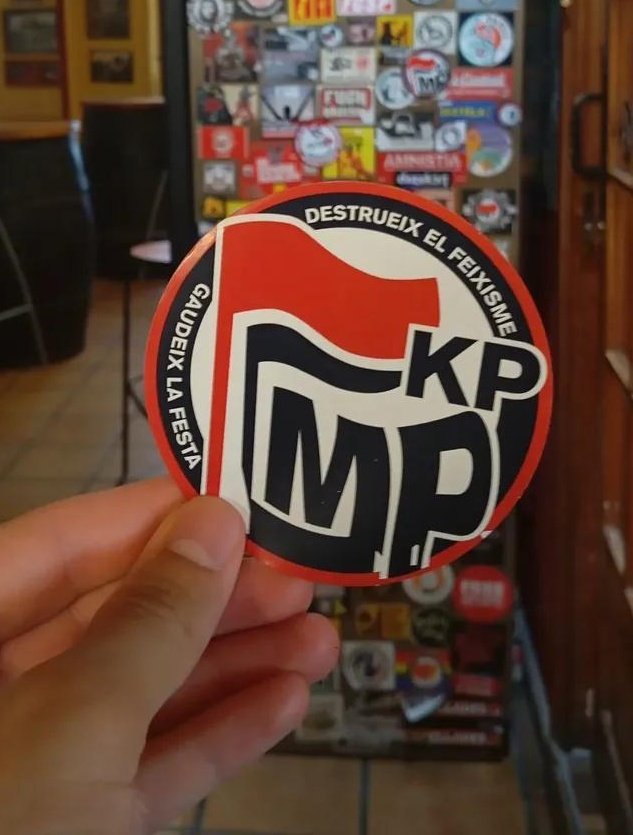 Gaudeix la festa, destrueix el feixisme! ✊👊