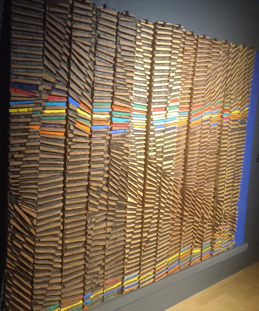 Recommend the free El Anatsui exhibition at Talbot Rice Gallery. Loved the description of his works as "sensuous abstraction". It's all beautiful but I loved how Kente Rhapsody here played with my perception of light and movement.