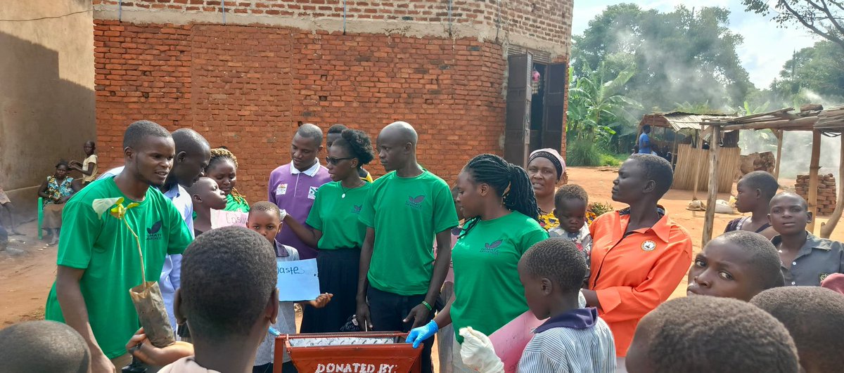 wambazu_eria's tweet photo. I'm so thrilled to share my sincere gratitude to thank all the #team and #volunteers  that supported our initiative successfully in #Namutumba Sub county schools  on a massive #climateawarenesscampaign for the three days from 31st july to 1st of August. @blossom_bei @TEACH4UG https://t.co/XzY6v3YGRr
