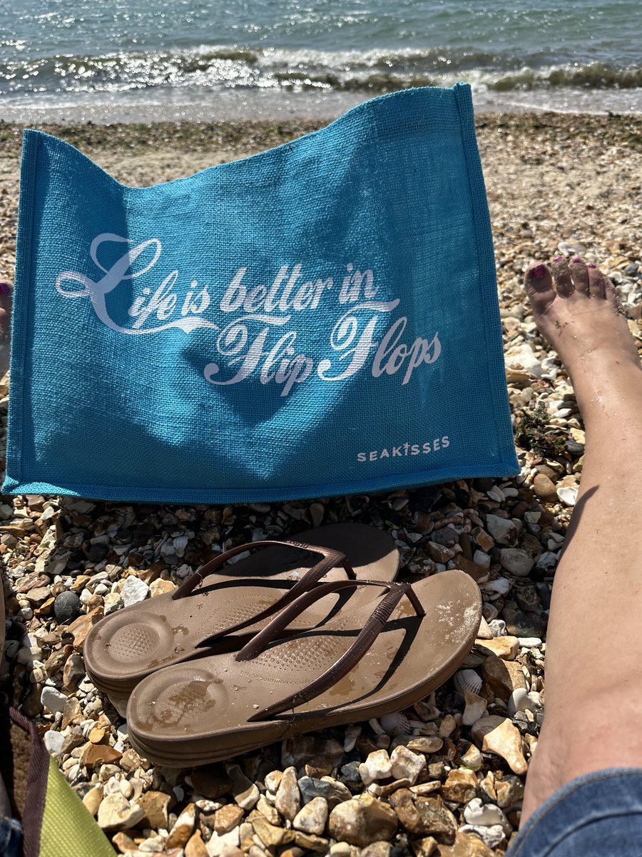 Well-being needed. Hill Head helping as  well as, nature and the wonderful waves, all working their magic. Feeling grateful. 🌊