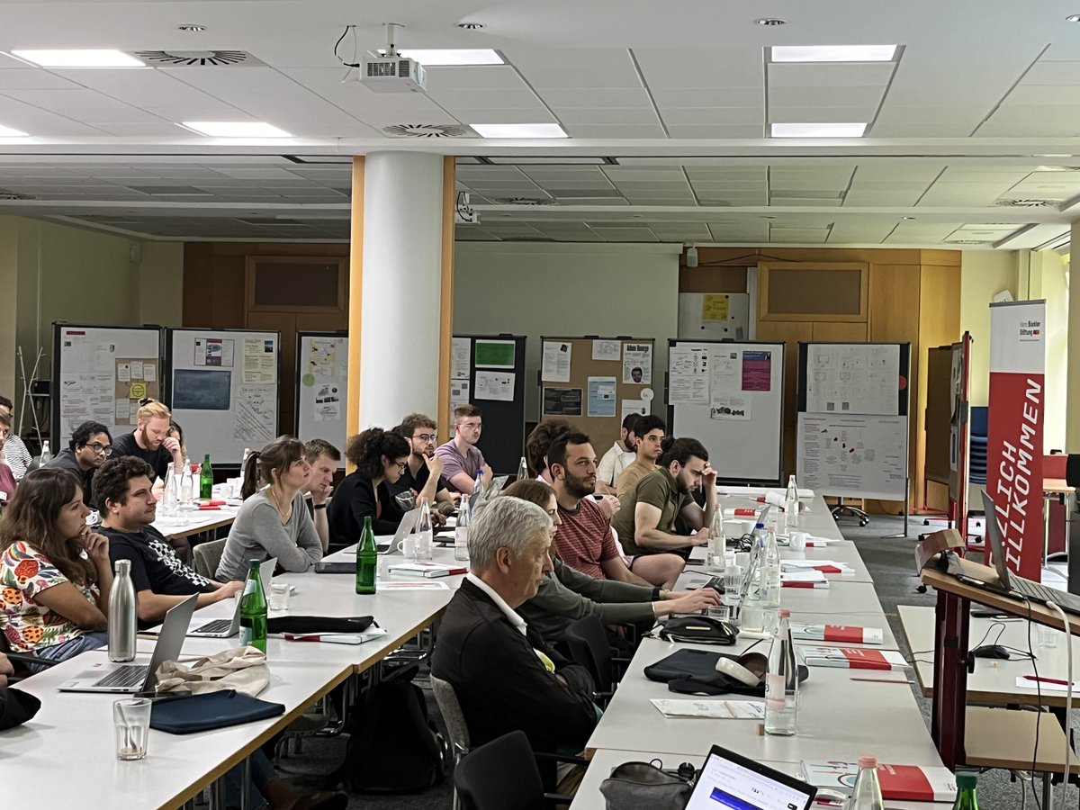 Day5 of <a href="/FMM_macro/">FMM</a>  summer school: <a href="/YannisDafermos/">Yannis Dafermos</a> and <a href="/M_Nikolaidi/">Maria Nikolaidi</a> give a lecture in Stock-Flow-Consistent Modelling,focussing on Ecological Modelling. In contrast to DSGE models, the economy in SFC-Models is a subsystem of the eco-system and it's not only about Carbon Prices.