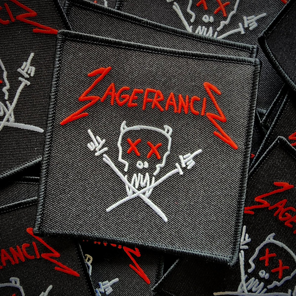 SFRupdates's tweet image. 🤘 NEW @SageFrancis x @BlackScore_ PATCHES!

Get &apos;em @ TinyURL.com/SageMerch

Embroidered 4&quot; w/ adhesive backing

A new spin on a design originally created for everybody&apos;s favorite anti-Napster metal gods &amp;amp; an homage to the 👕 worn by Sage when he was 👑 Scribble Jam🏆 in 2000!