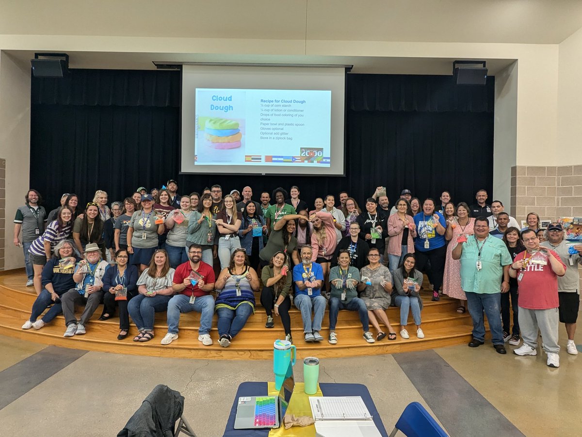 spacegirl_7's tweet image. @SMS_Wolverines staff engaging in a stress relieving activity before we talk about PLC expectations. Foam dough activity was reflective of different learners and success criteria. 😳🤣 @HaysCISD @jggomezsr