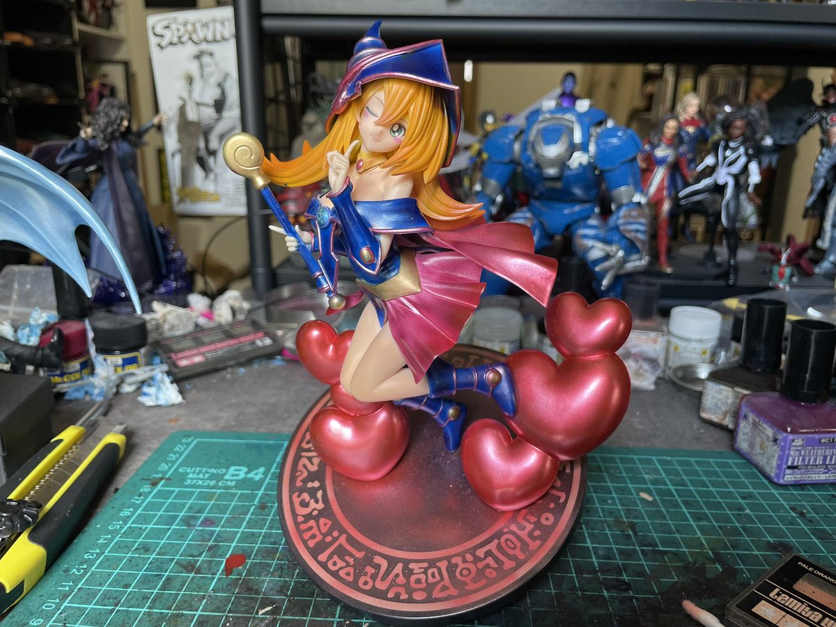 B_B111213's tweet photo. ブラックマジシャンガール : リペイント

遊戯王界のアイドルBMGのフィギュアをリペイント。
最近のプライズってクオリティ高いんだなぁ…。 https://t.co/o3KPUU1Bw1