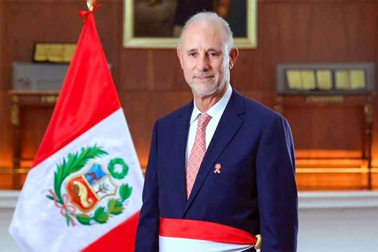 DanteBobadilla's tweet photo. El canciller de los terrucos y el canciller de los demócratas. Esa es la diferencia. Con Pedro Castillo teníamos un gobierno de comunistas trasnochados, ignorantes, mediocres, terroristas, corruptos en banda, etc. Hoy estamos en el lado correcto de la historia y de la democracia. https://t.co/Q8tQLjIDF9