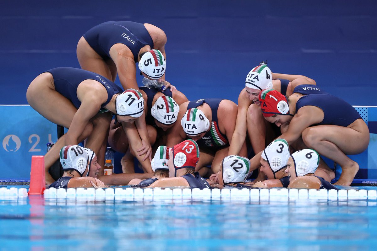 CHE BELLOOOO!! 😍

Arriva la prima vittoria a #Paris2024 del Setterosa di pallanuoto!

Battuta la Grecia 12-8!!! 🤽‍♀️

Andiamoooooooooooo!!! 🙌

#ItaliaTeam <a href="/FINOfficial_/">Federnuoto</a> <a href="/7rosaWP/">7rosa</a>