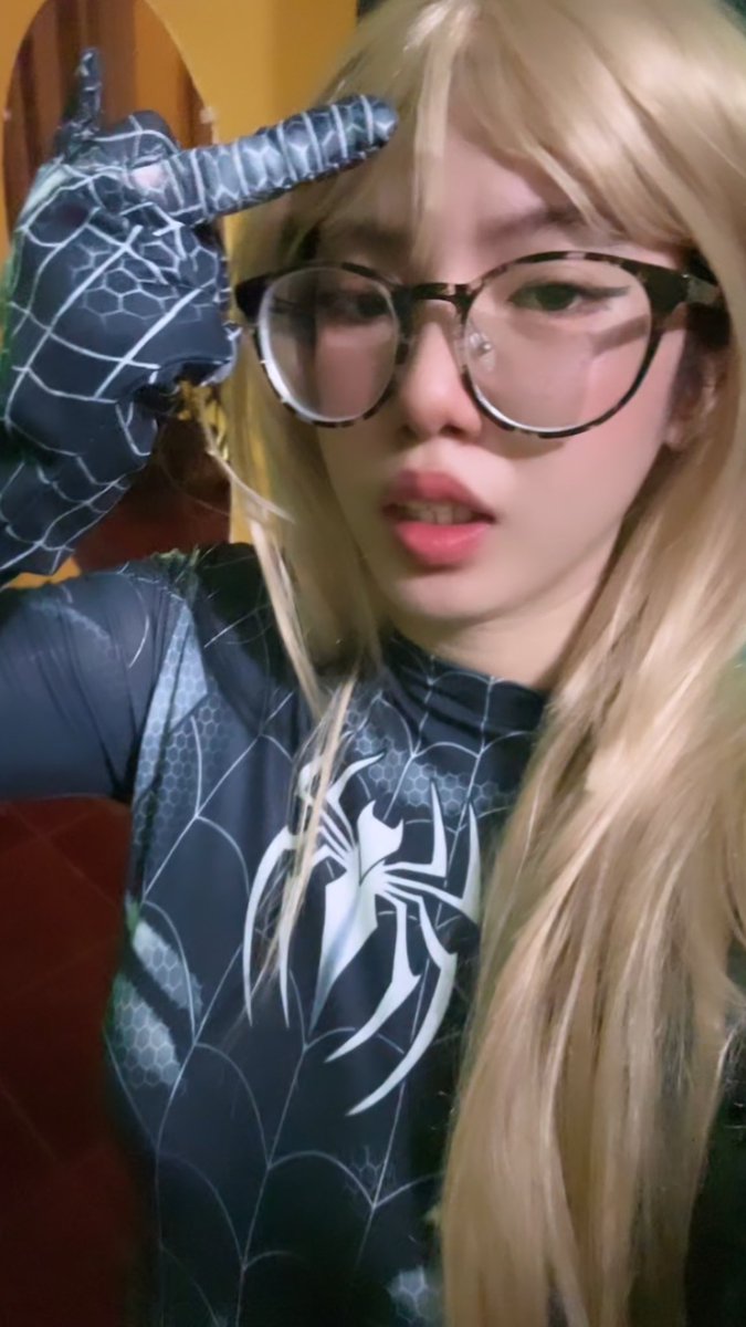 #promotwt | lf new moots ٩( ᐛ )و

ᯓ★ 23 asian she/her
ᯓ★ we can play val or watch me stream idk (о´∀`о)
ᯓ★ #anitwt #cosplayers #valtwt  
ᯓ★ i love most shoujo &amp; shounen manga/anime (°▽°)

♡ / ↻ to be moots