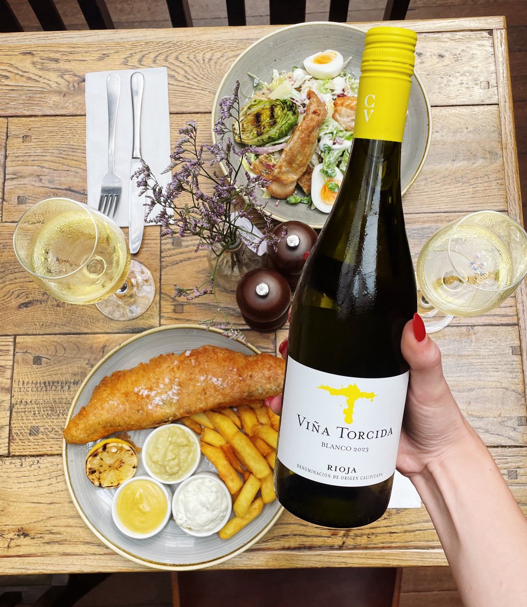 That Friday feeling! 😋 Share a bottle of white over a delicious lunch in our conservatory and start the weekend early 😉🥂🤭 

#youngspubs #pubsoflondon #fishfriday #fishandchips #weekend #pub #hampsteadheath #london