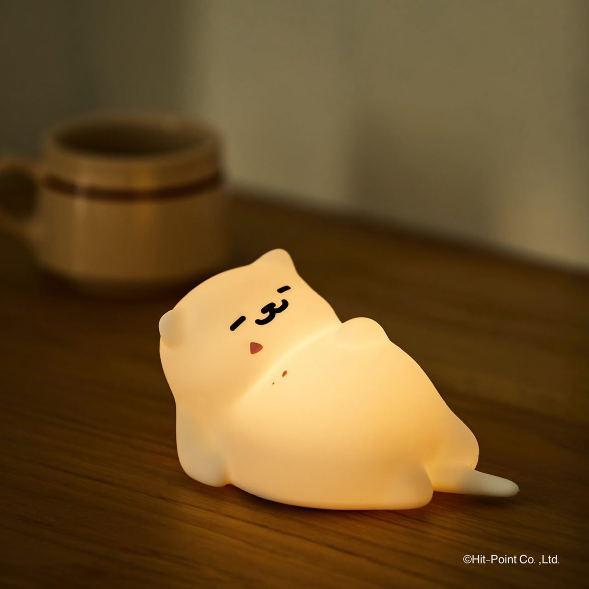otaINF0's tweet photo. 『ねこあつめ お部屋ライトBOOK まんぞくさん』

今回ライトになったのは「まんぞくさん」。口元にカリカリがついているのも愛らしい♪
手のひらサイズで愛でやすく、360度どこから見てもかわいい精巧なつくりは、消灯時も楽しめます。
https://t.co/dNiHUtDcoA
https://t.co/nKx3WySJHL