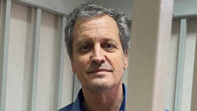 ferozwala's tweet image. Family of former #US embassy employee jailed in Russia disappointed by his absence from #prisonerSwap list    

#MalfinaFogel, the mother of ex-US embassy employee in Moscow #MarkFogel — jailed in #Russia for drug smuggling — told the New York Post that the US government did not