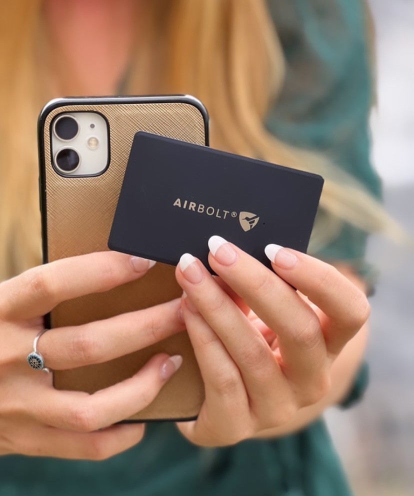 theairbolt's tweet image. The AirBolt® Card Tracker is here to keep track of your essentials with ease and style.

Imagine slipping this slim device into your wallet or attaching it to your keys—never worry about misplacing them again!

Check out - TheAirBolt.com

#tracking #trackit