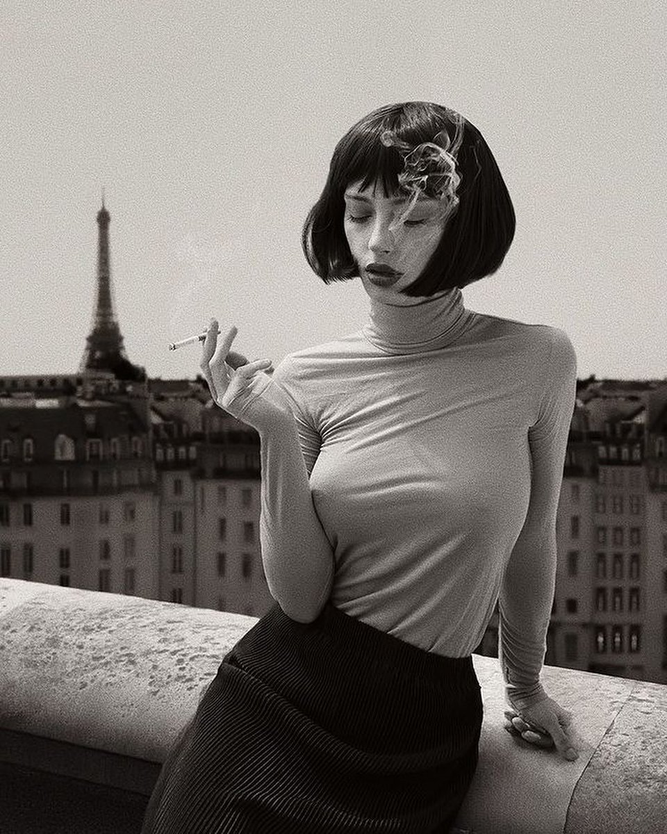 "Hace tiempo que nos dimos cuenta de que ya no era posible dar la vuelta a este mundo, ni remodelarlo, ni detener su desafortunado curso hacia adelante. Sólo había una resistencia posible: no tomarlo en serio".   Milan Kundera