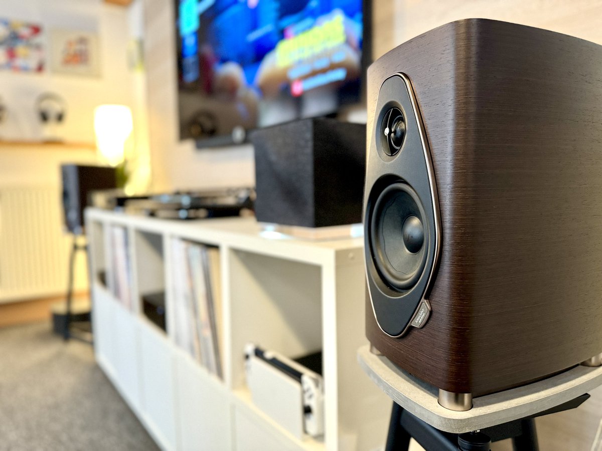 vinylgrooveaud's tweet image. We have been running in the new range of #Sonusfaber #SonettoG2 speakers. They are beautifully hand-crafted in Italy and they sound just as good as they look. We have the following on demo:
โ
Sonetto I G2 - ยฃ1750
โ
Sonetto III G2 - ยฃ4000
โ
Sonetto V G2 - ยฃ5500
#BookaDemo