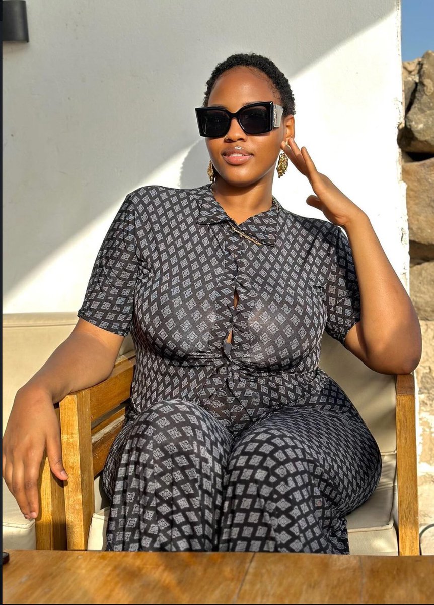 Bonjoureee comment vous allezzz vousss?? Vous avez votez pour la reine mère ce matin ?

VOTEZ KAATY❤️#SecretstoryAfrique