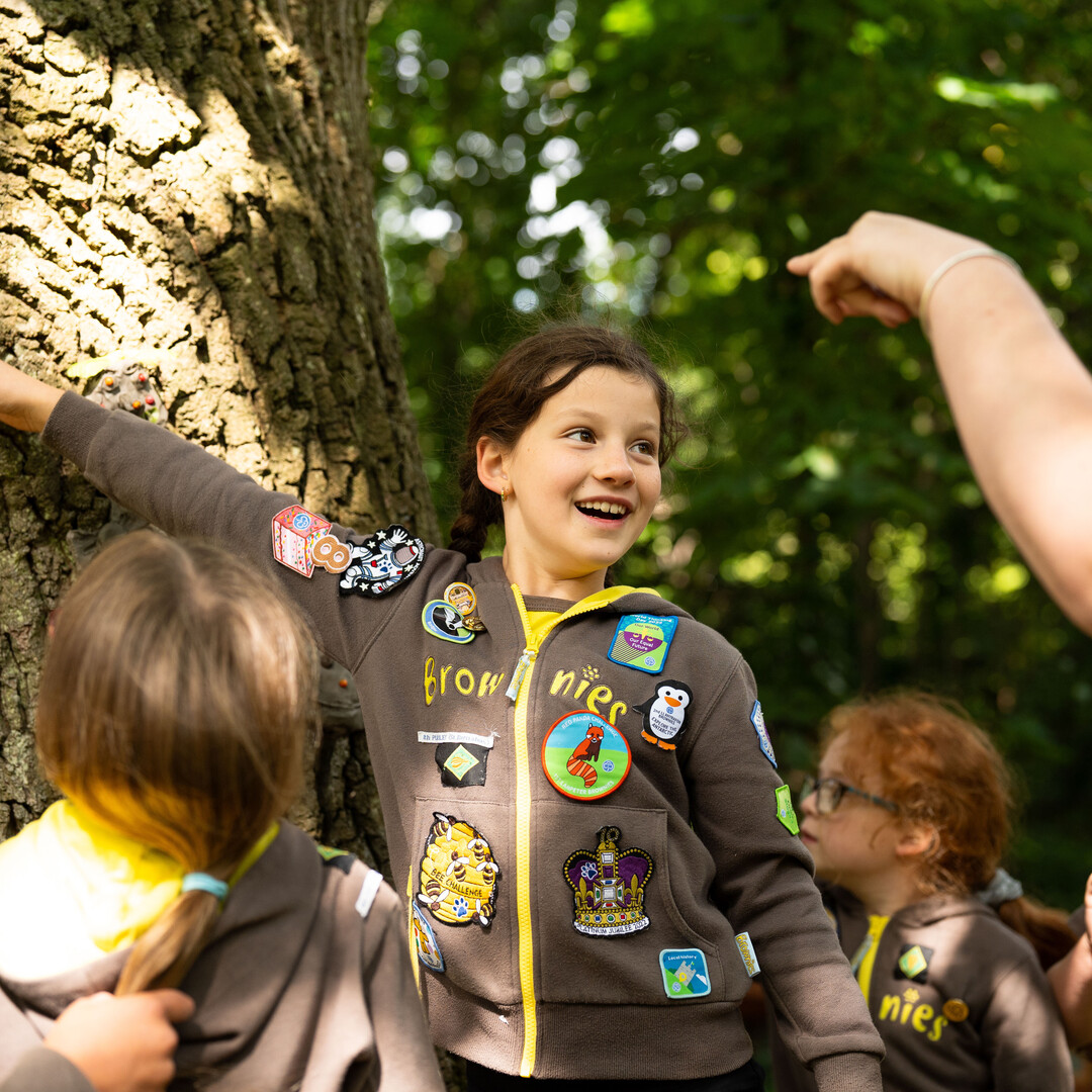 At Brownies, your daughter realises she can do anything! 🚀 She could cultivate her own plant paradise for the grow-your-own badge, or she could map constellations to earn her space badge! ✨Nurture your daughter’s potential by signing her up today: bit.ly/JoinUsYoungMem…