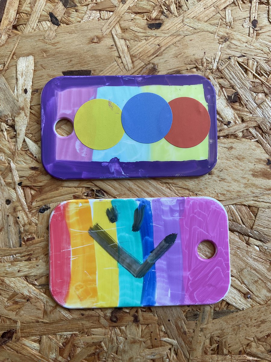 You can tell it’s the summer holidays when some of the kids come to visit and start designing their own fobs🤩🤩 #startingthemearly #locksmith #locksmiths #estateagent #estateagents #cartrader #carrepairs #supportsmallbusiness #smallbusiness #smallbusinesslove #print #printer