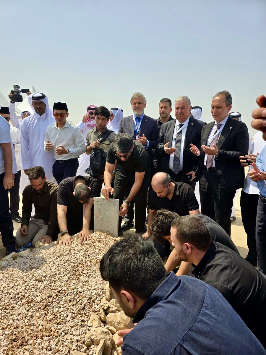 Genel Başkanımız Dr. Fatih Erbakan ve Genel Başkan Yardımcılarımız Doğan Bekin, Mehmet Altınöz; Şehit İsmail Haniye’nin kabrini ziyaret etti.