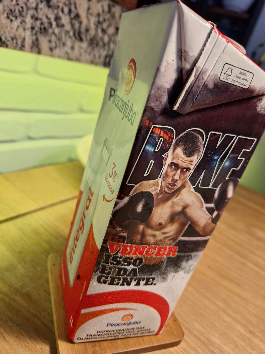 RicFerroDesign's tweet photo. Todo leite vence, @_Piracanjuba 
Tem até a data disso na caixa. 
:-)
#dequemfoiaideia de usar a palavra "vencer" num produto perecível? https://t.co/zLh5lWlMzS