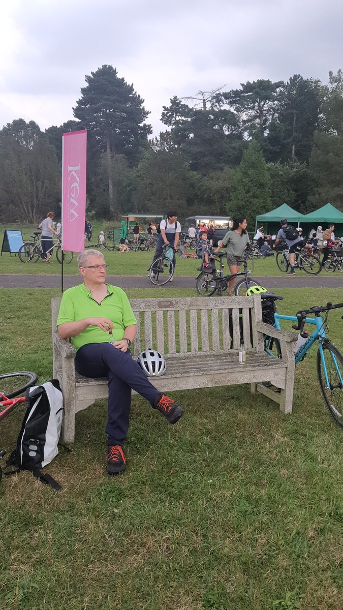 MirandaWicking's tweet photo. Kew gardens with bikes last night:  despite thunderstorm, great fun. Sheltered in the temperate house. Cycled from work via tow path to see if i could spot the dolphin seen earlier at Craven cottage: forgot how uncomfortable the path is on a road bike... https://t.co/ymVqqzkvQL