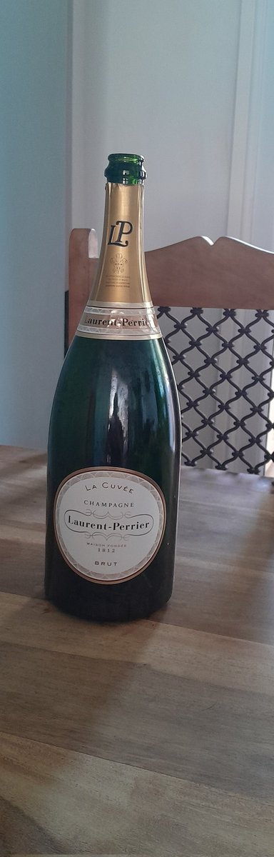 LeeseSteve's tweet photo. Started day 2 of the Y Not Festival with a magnum of champagne at our Airbnb https://t.co/xfr4627kj4