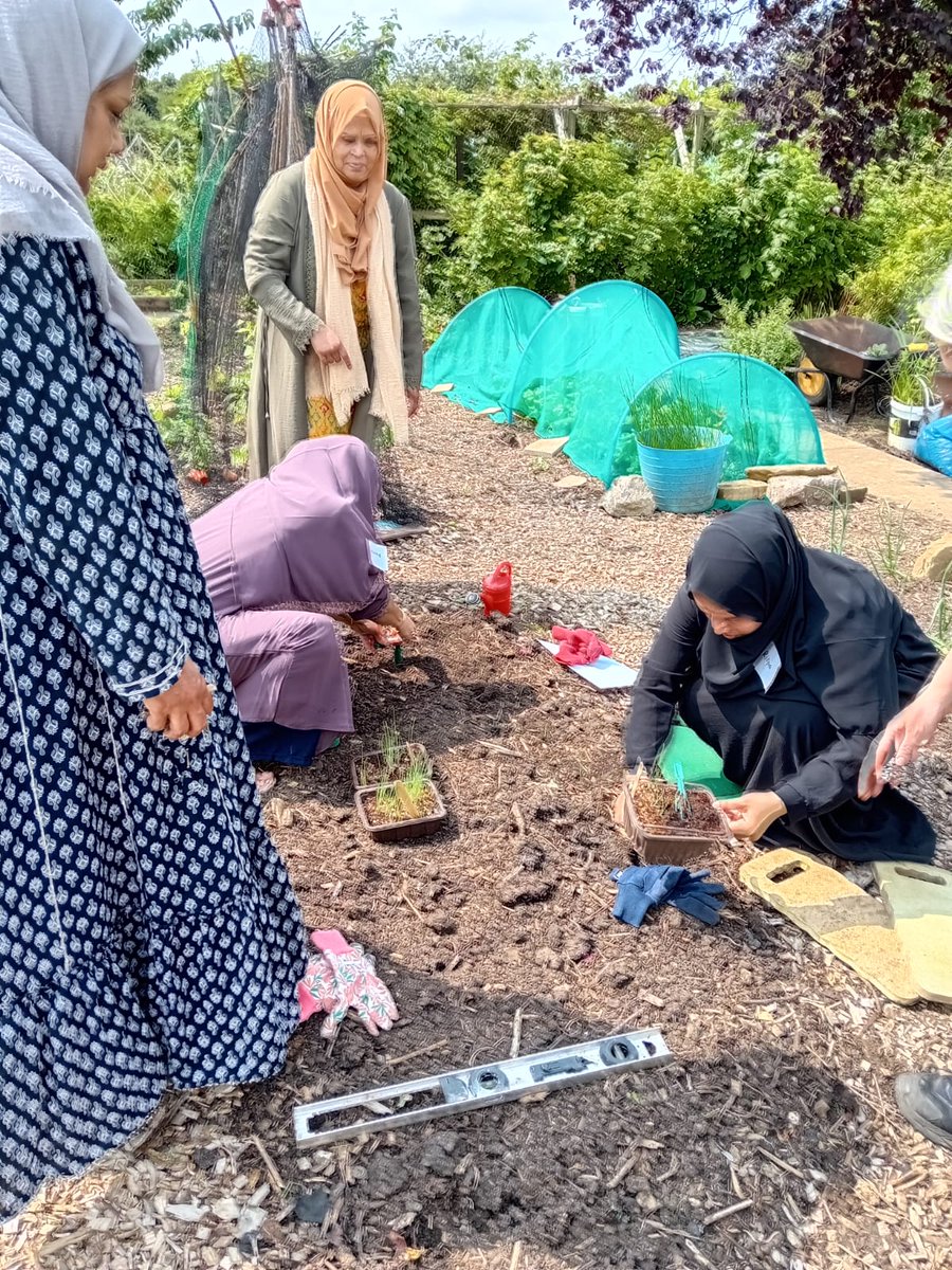 HealthEthnic's tweet photo. @HealthEthnic's team visited @ManchesterMind's Allotment Project. It was a lovely day full of fun, group work and laughter! 😀

Thanks @ManchesterMind  for the wonderful therapy and great tea!
-
-
-
#plantsmakepeoplehappy #manchestermind #ethnichealthforum #empoweringcommunity https://t.co/GZ5Vdjoi9x