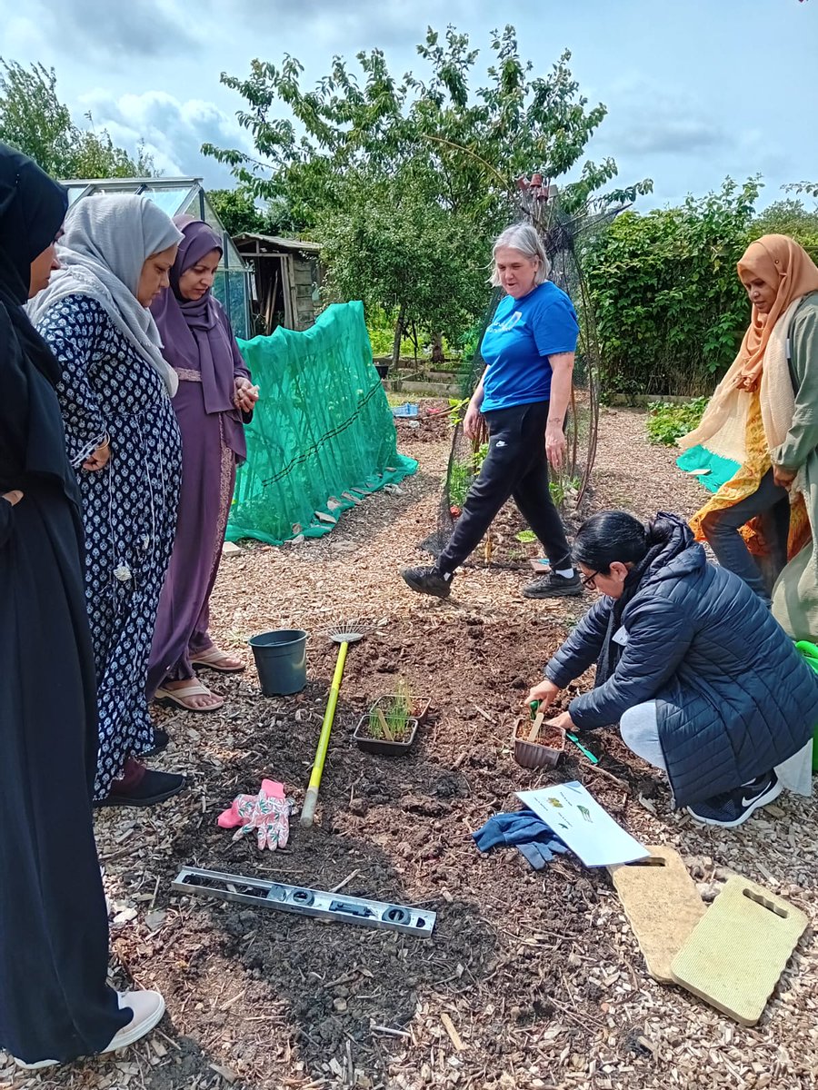 HealthEthnic's tweet photo. @HealthEthnic's team visited @ManchesterMind's Allotment Project. It was a lovely day full of fun, group work and laughter! 😀

Thanks @ManchesterMind  for the wonderful therapy and great tea!
-
-
-
#plantsmakepeoplehappy #manchestermind #ethnichealthforum #empoweringcommunity https://t.co/GZ5Vdjoi9x