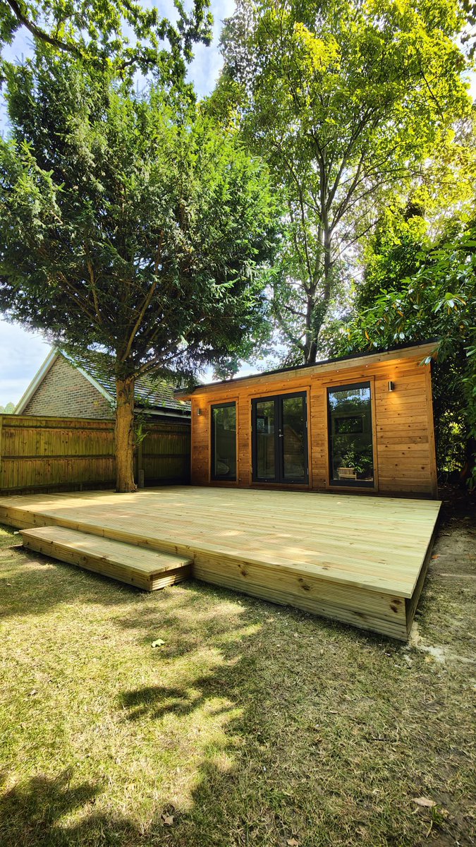 This week we added decking to this clients 2022 Nordic Room 🧡 #gardenroom #gardenoffice