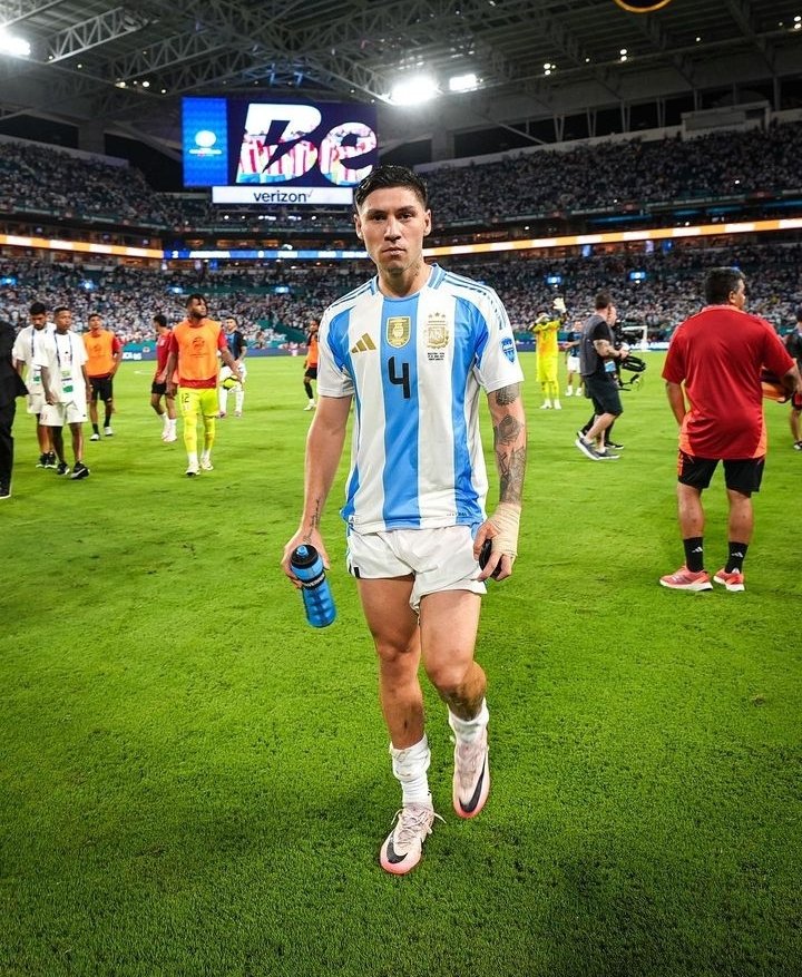 ✅️ German Pezzella
⏳️ Gonzalo Montiel

HACELO Y ME MUERO CACHETE