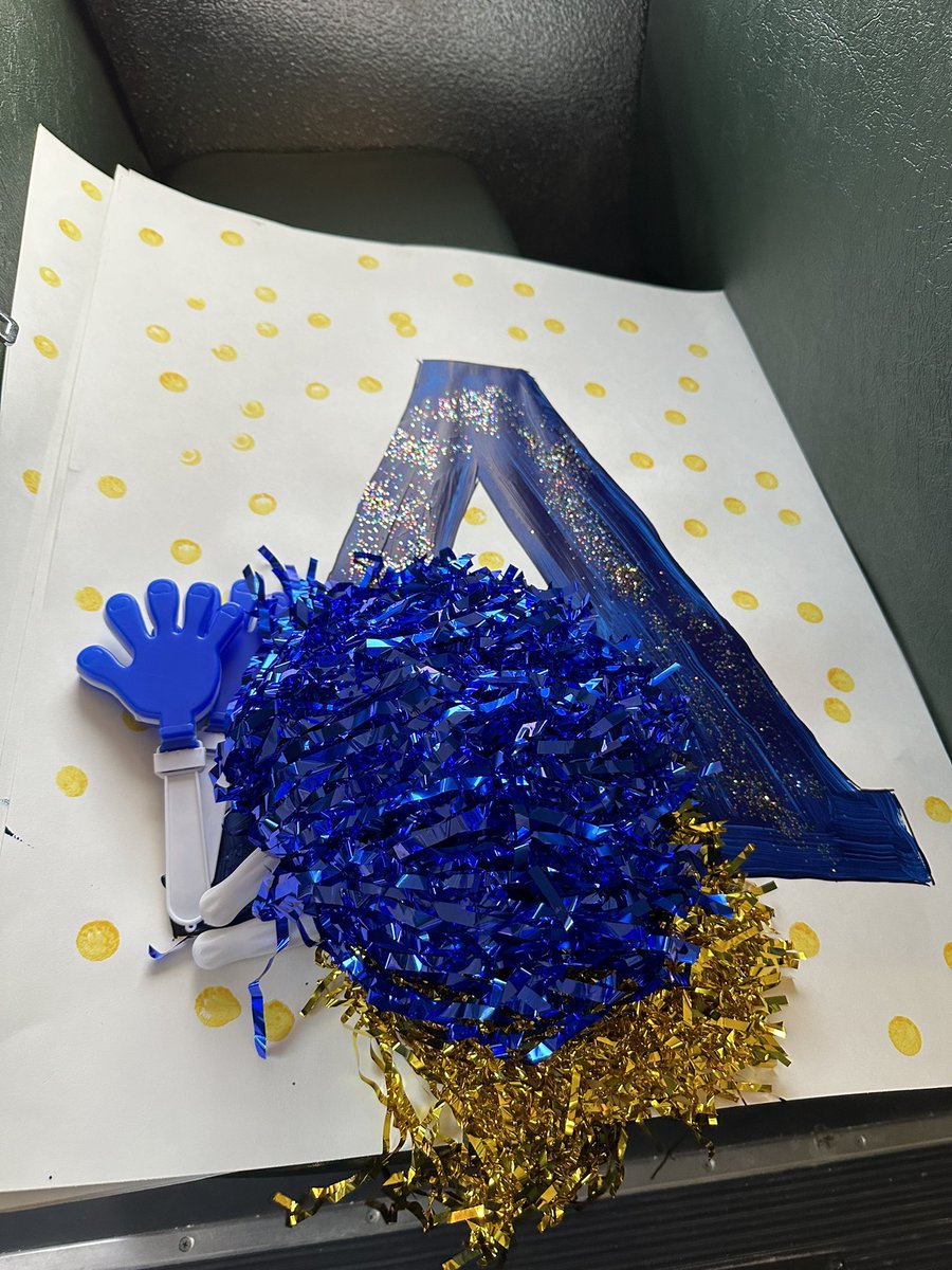 TeacherLopez12's tweet photo. Favorite day of the school year! 
📣🥳🎉
#WeAreAllSwimmingTogether https://t.co/2JL6XCH3og