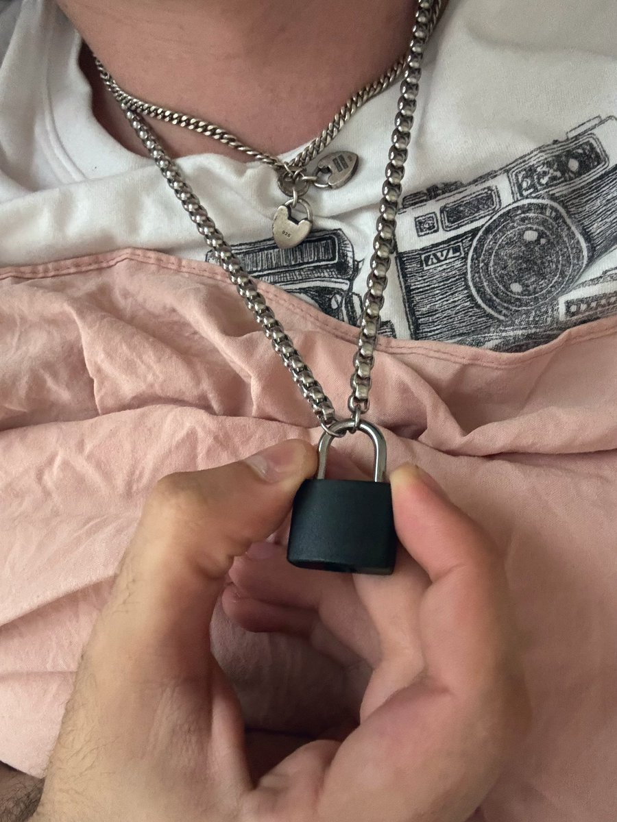 I’m officially collared by <a href="/YngMstrDetroit/">YngMstrDetroit (Don’t follow me, I’ve left X)</a> 💖 Couldn’t be a happier pet - now how do I get this lock off my neck? 🧐