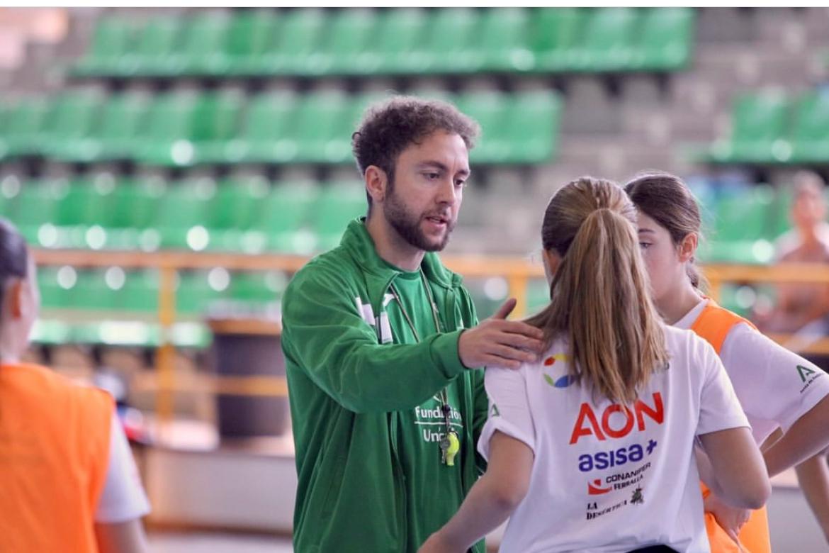 🪄 Presentamos a los entrenadores de nuestras selecciones cadetes
 para la temporada 24/25:

🤾‍♂️ Cadete masculina:
▪️ Gabriel Gavilán (Entrenador)
▪️ José Mª. Vegas (2º Entrenador)

🤾‍♀️ Cadete femenina:
▪️ Abel Junco (Entrenador)
▪️ José Avilés (2º Entrenador)

#BalonmanoAndalucía