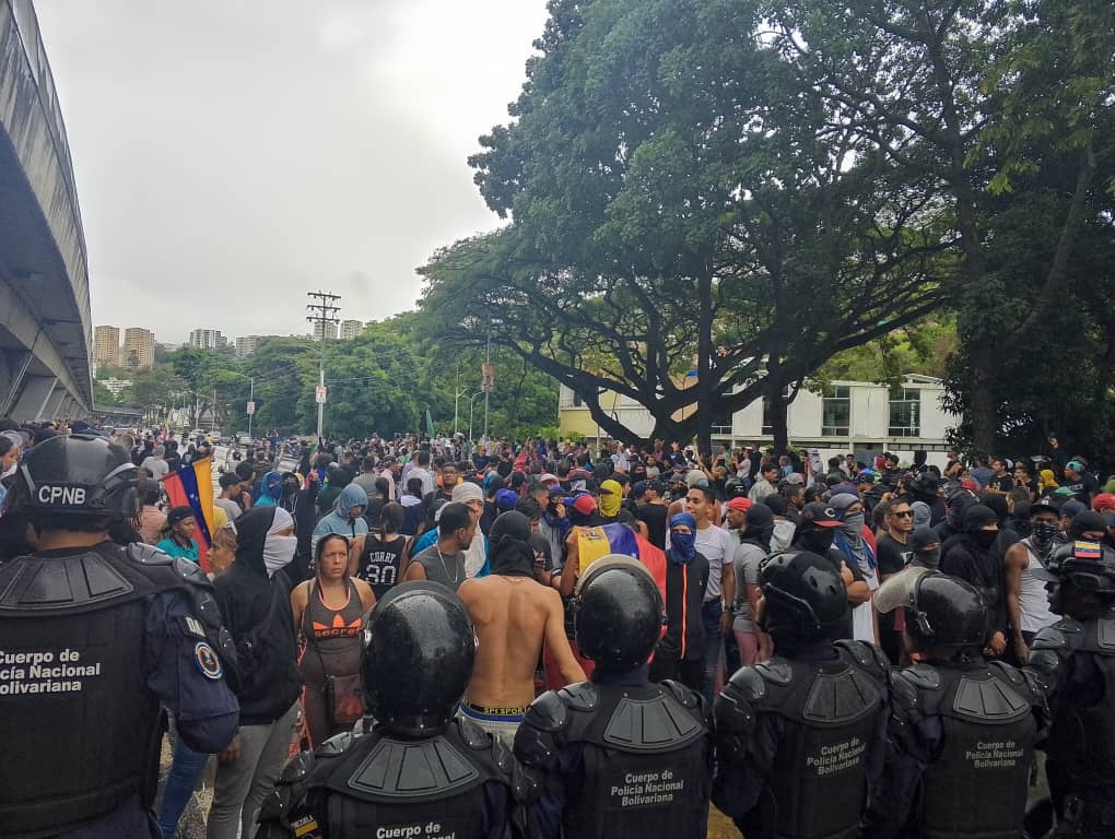 Elecciones, protestas y crisis política: una posición de clase ante lo que acontece en Venezuela

Por Lucha de Clases 

luchadeclases.org.ve/?p=12455