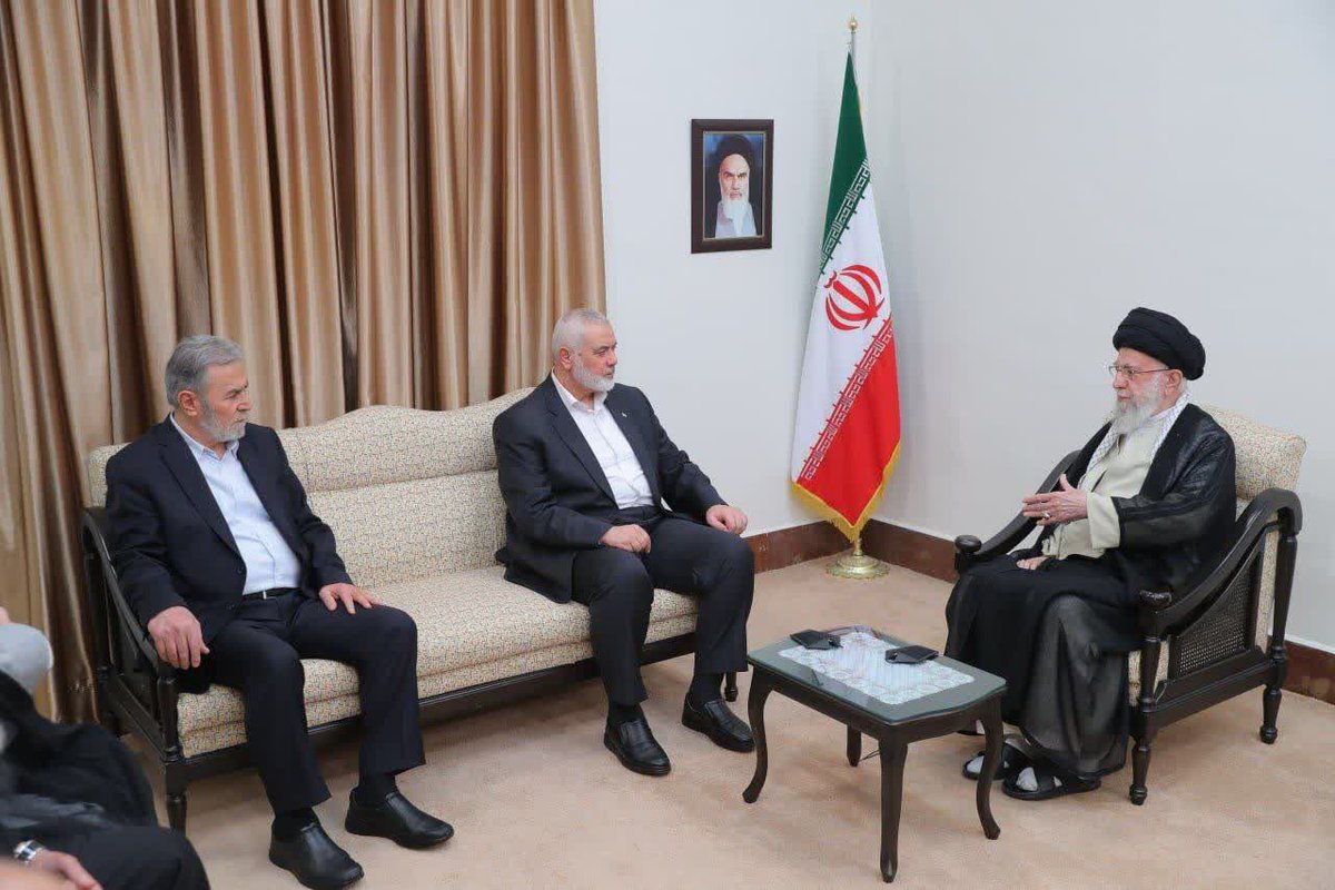 اینکه مهمان ما بودی، داغ را سنگین‌تر می‌کند؛
حالا خون تو روی خاک ایران ریخته شده؛
و این یعنی ما هم خون‌خواه تو هستیم...

#شهید_هنیه
#نحن_قادمون