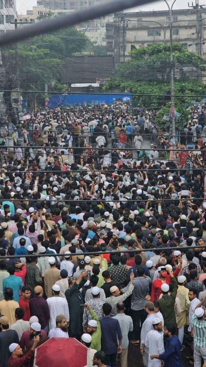 What do today's large scale protests throughout Bangladesh, involving hundreds of thousands of people, many of which are calling very directly for Sheikh Hasina to resign, mean? 

The protests are unlikely to stop. They are triggered by a quite understandable deep emotional