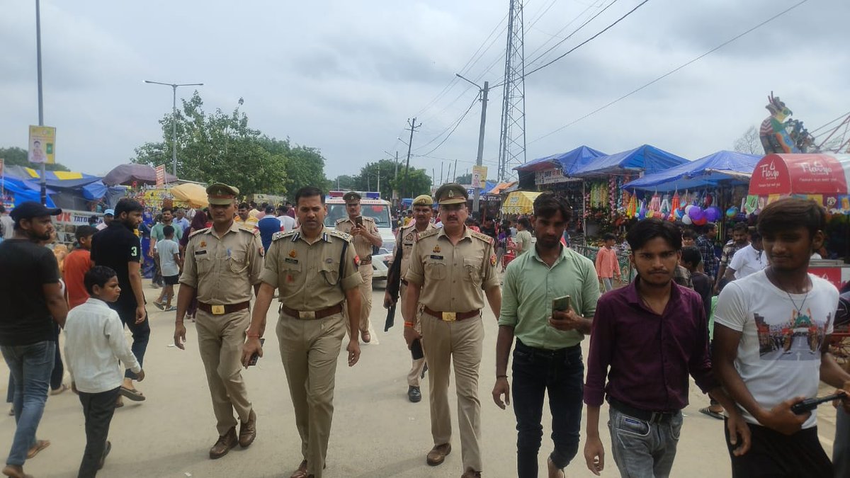 noidapolice's tweet image. .@CP_Noida के निर्देशन में @jtcpnoidaHQ द्वारा ACP-4 ग्रेटर नोएडा के साथ कांवड़ यात्रा व शिव रात्रि पर्व के दृष्टिगत थाना रबूपुरा क्षेत्रान्तर्गत चल रहे कांवड़ मेले व मन्दिरों पर व्यवस्थाओं का निरीक्षण कर सुरक्षा व्यवस्था का जायजा लिया व सम्बंधित को आवश्यक दिशा-निर्देश दिए गए।