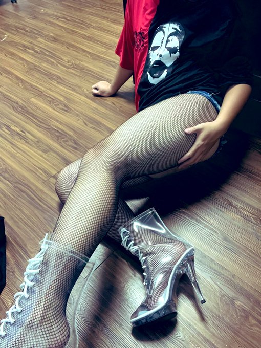 👢🦶😜 https://t.co/tdJvhDTXqY<a href="/tag/%E5%8F%B0%E4%B8%AD"class="tags"><span>#台中</span></a><a href="/tag/%E5%8E%9F%E5%91%B3%E5%95%86%E5%93%81"class="tags"><span>#原味商品</span></a><a href="/tag/%E6%88%80%E8%B6%B3%E8%AA%B2%E7%A8%8B"class="tags"><span>#戀足課程</span></a><a href="/tag/%E7%94%9F%E7%90%86%E5%A5%B3%E4%B8%BB"class="tags"><span>#生理女主</span></a><a href="/tag/%E5%81%BD%E5%A8%98%E5%A5%B3%E4%B8%BB"class="tags"><span>#偽娘女主</span></a><a href="/tag/%E6%94%B6%E8%B2%BB%E8%AA%BF%E6%95%99"class="tags"><span>#收費調教</span></a>