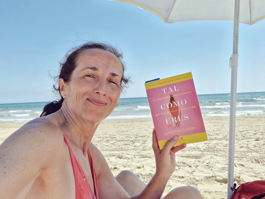 LaMary6969's tweet photo. Queridas #Mafin Recordar... LEER ES SEXY 😉🤓❤️‍🔥. Cuidaros mucho EN TOOODOOO  amiguis 🫶🏻. Hermoso Viernes amores 🏳️‍🌈🫂🥰🦋😘 #TalComoEres #EmilyNagoski  #SueñosDeLibertad #LGTBIQ+ #Cultura #Libro @atresplayer @AtresplayerInt #Autocuidado https://t.co/o3mA6sDp2G