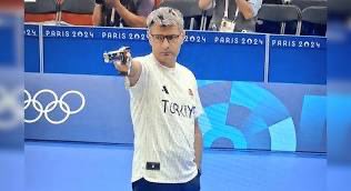 MustRam's tweet image. Who knew keeping a hand in the pocket while aiming could give so many people goosebumps? Sometimes, style speaks louder than words! 🎯

#olympicVibes #HandInPocket #PoliticsToday #TrendingNow