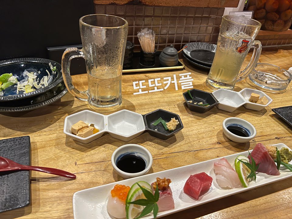 푹 자고 일어나서 오마카세 먹으러..💕
오늘 불금이라 거리가 핫해서..또양이를 보고 군침흘릴 남자분들을 위해 클럽에 갈까 고민중..
또양이는 가슴큰 일본언니 만져보고싶은데😜
#부커 #불금 #여행 #섹트 #관전 #8단계 #레즈