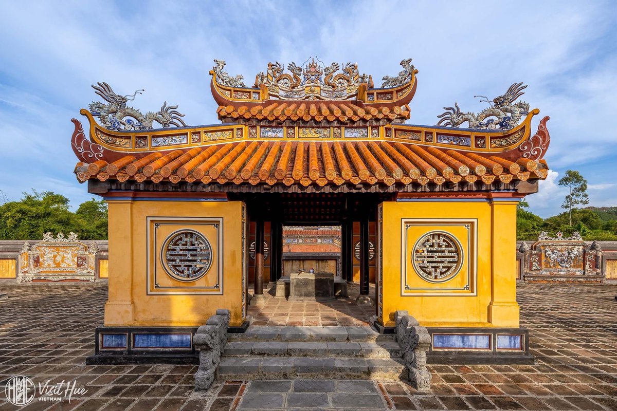 • An lăng (安陵) - The tomb complex of the emperors Duc Duc, Thanh Thai and Duy Tan of the Nguyen dynasty has just completed the restoration process and will open to tourists on August 1.💁
Photo by NguyenTuanPhongAnh.
#Vietnam #Vietnamese #越南 #Nguyendynasty #阮朝