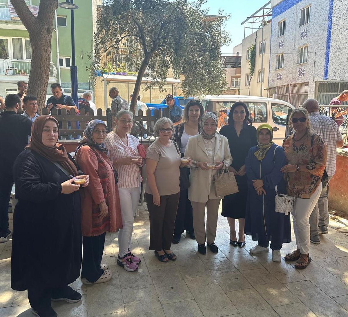 akkadin_manisa's tweet photo. Milletvekilimiz Tamer Akkal, İl Başkanımız Salih Hızlı, İl Kadın Kolları Başkanımız Ebru Kalfa Kaplan, Yunusemre İlçe Başkanımız İlkcan Durmaz, İlçe Kadın Kolları Başkanımız Hacer Hazar ve Yöneticilerimiz Yunusemre İlçemizin düzenlediği aşure hayrına katıldılar. https://t.co/eBNAvbmqkm