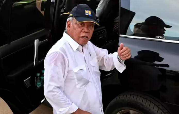 Dear Partai Solidaritas Indonesia

Asal kalian tau, menteri yang DIPOTONG oleh SEKJEND kalian saat berbicara itu adalah panglima infrastruktur JUNJUNGAN kalian, Jokowi

Beliau rela kesana kemari sebelum junjungan kalian bisa meresmikan Jalan tol, jembatan, bendungan, bandara dll