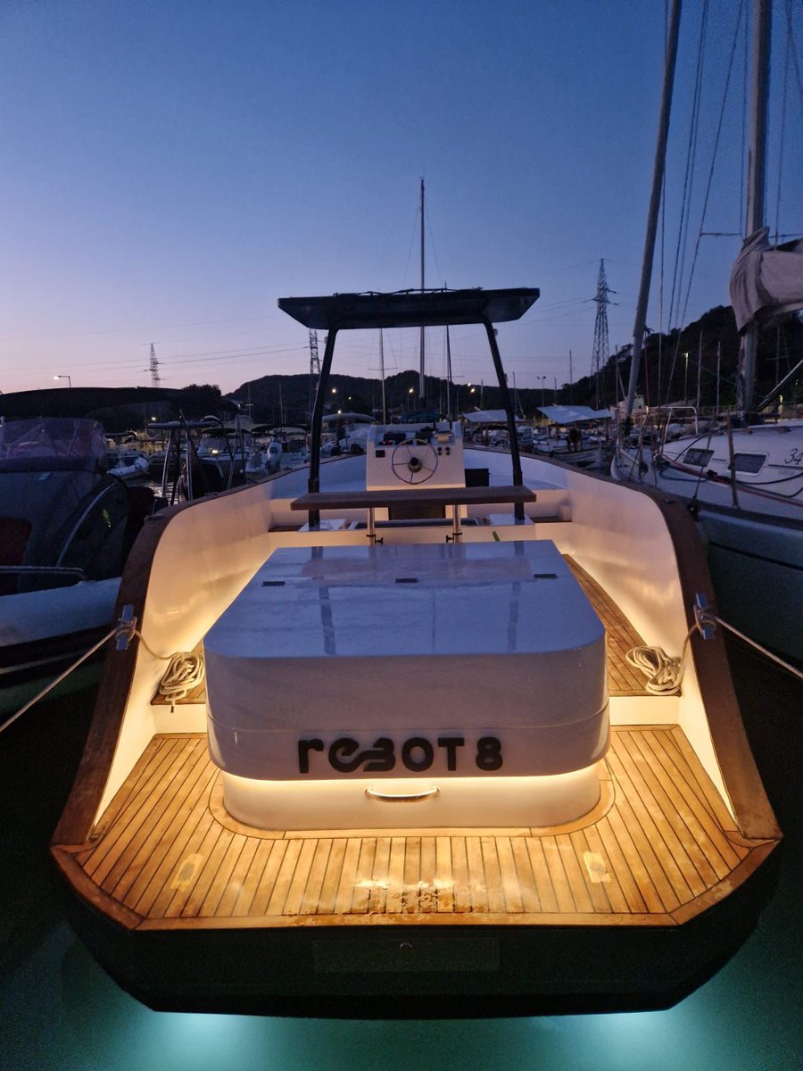 centre_bit's tweet photo. 👏Enhorabona als nostres companys de Rebot Yachts, perquè el vaixell 100% elèctric que han construït al #CentreBit #Menorca ja navega per aigues menorquines, en silenci i sense emissions. 🛥️🌿
➕ info: https://t.co/t5DQFJe7RD
#NavegacióSostenible #Innovació #electricboat https://t.co/ZYa7LDQefn