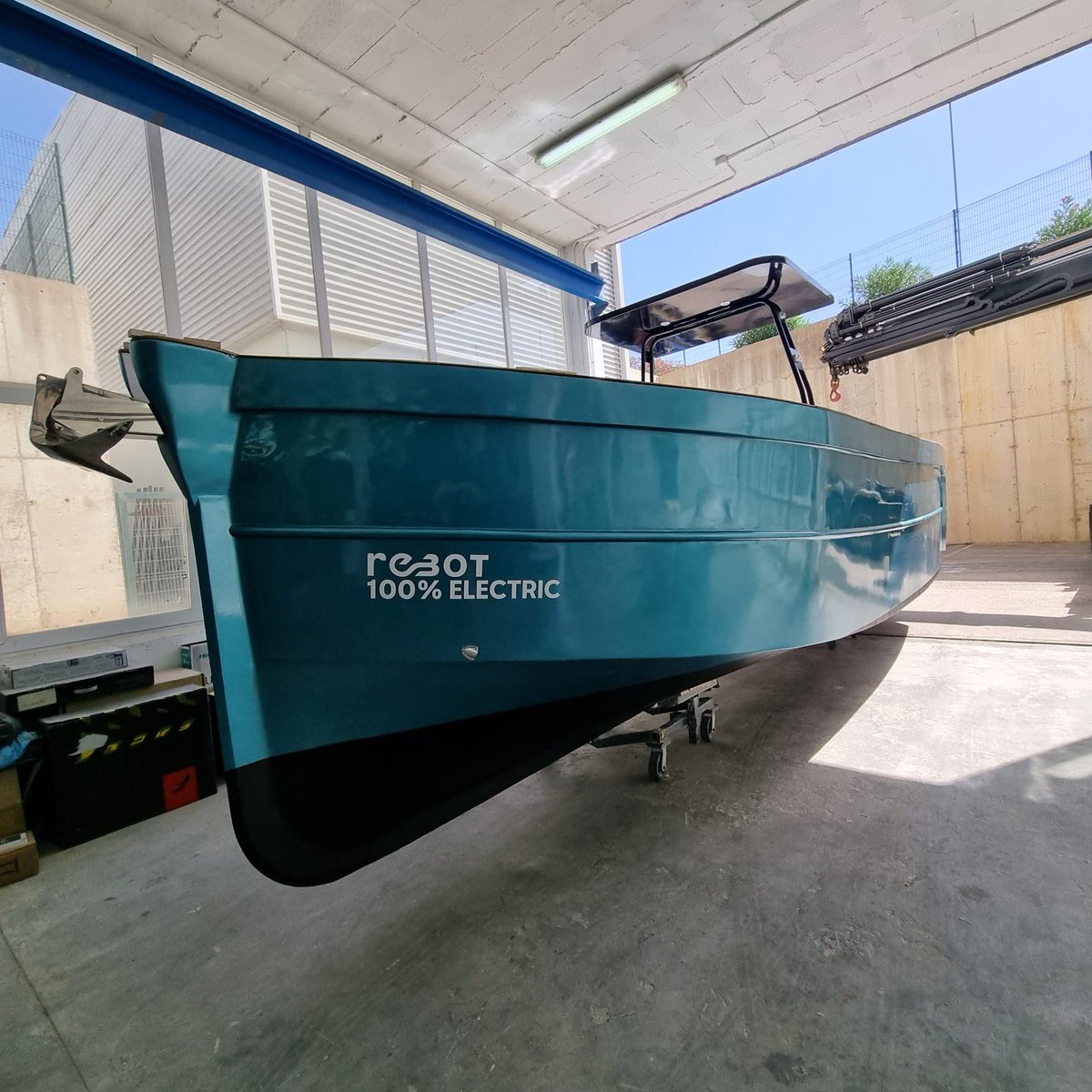 centre_bit's tweet photo. 👏Enhorabona als nostres companys de Rebot Yachts, perquè el vaixell 100% elèctric que han construït al #CentreBit #Menorca ja navega per aigues menorquines, en silenci i sense emissions. 🛥️🌿
➕ info: https://t.co/t5DQFJe7RD
#NavegacióSostenible #Innovació #electricboat https://t.co/ZYa7LDQefn