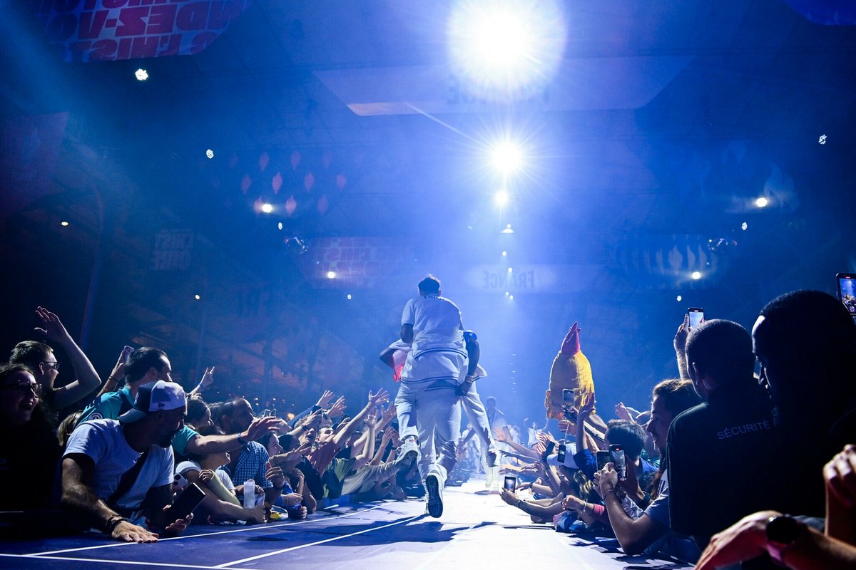 Le Parisien tweet media