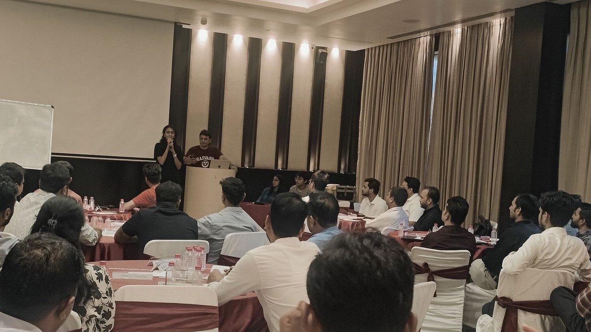 ranosys's tweet image. Our CEO, Rameshwar Vyas, shared insights from his Harvard Business School experience with Ranosys&apos; leaders on:

🎯Innovation for customer success 
🎯Creating value 
🎯Building trust 
🎯Differentiation through culture 
🎯The role of managers

Thanks, RV, for guiding us!
#Ranosys