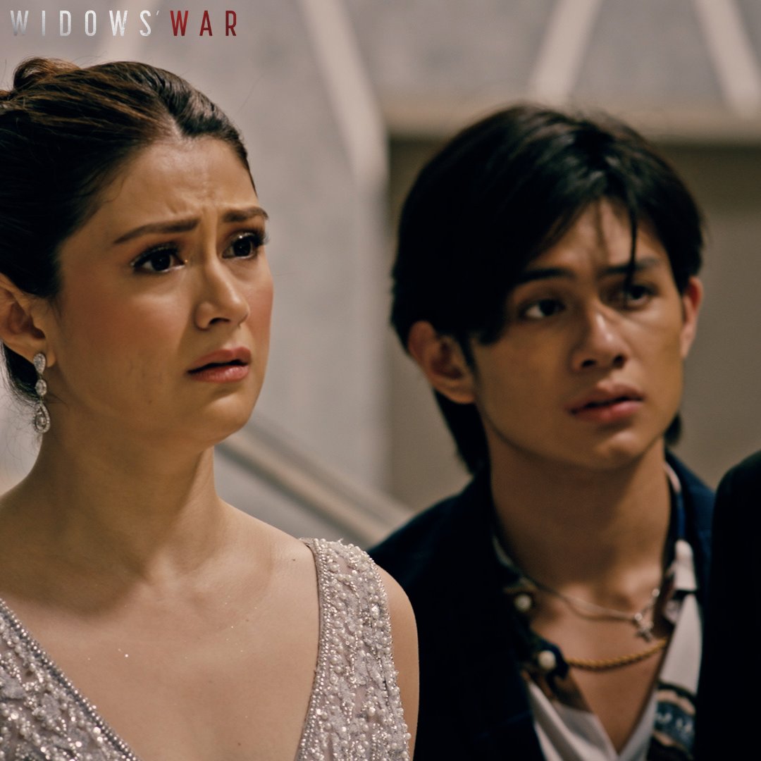 GMADrama's tweet photo. Grabe naman yung pagsakal!!!! But Amando to the rescue, you can never hurt Aurora, not on Amando's watch!!!
#WWAnotherInvestigation #WidowsWar https://t.co/wFQo3PAdgl